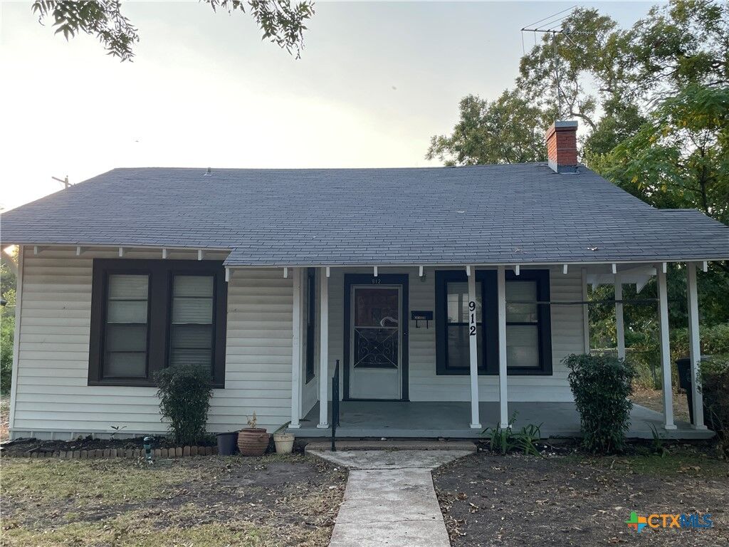 Property Photo: 912 S 17th Street TX 76504