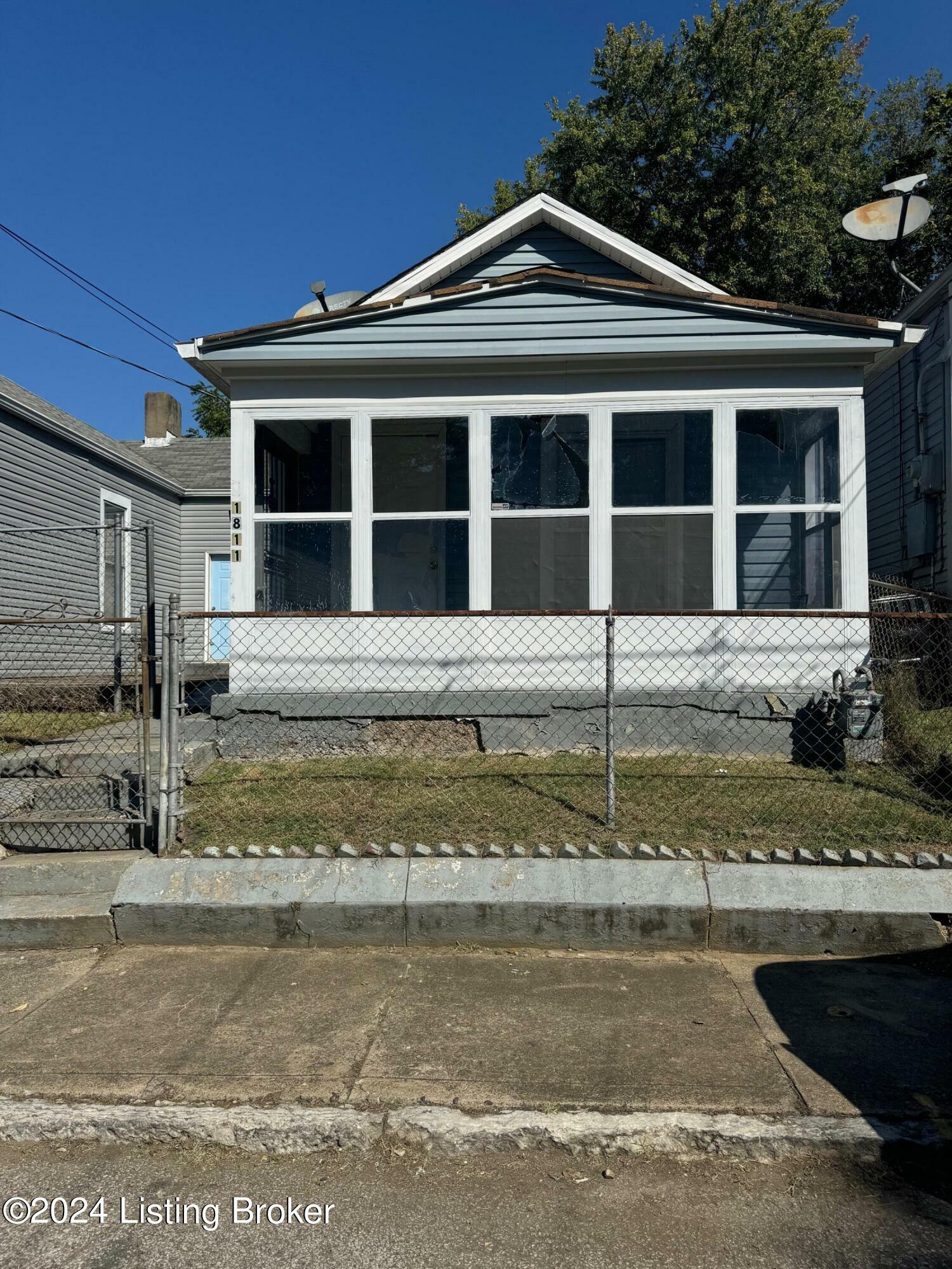 Property Photo:  1811 Owen St  KY 40203 