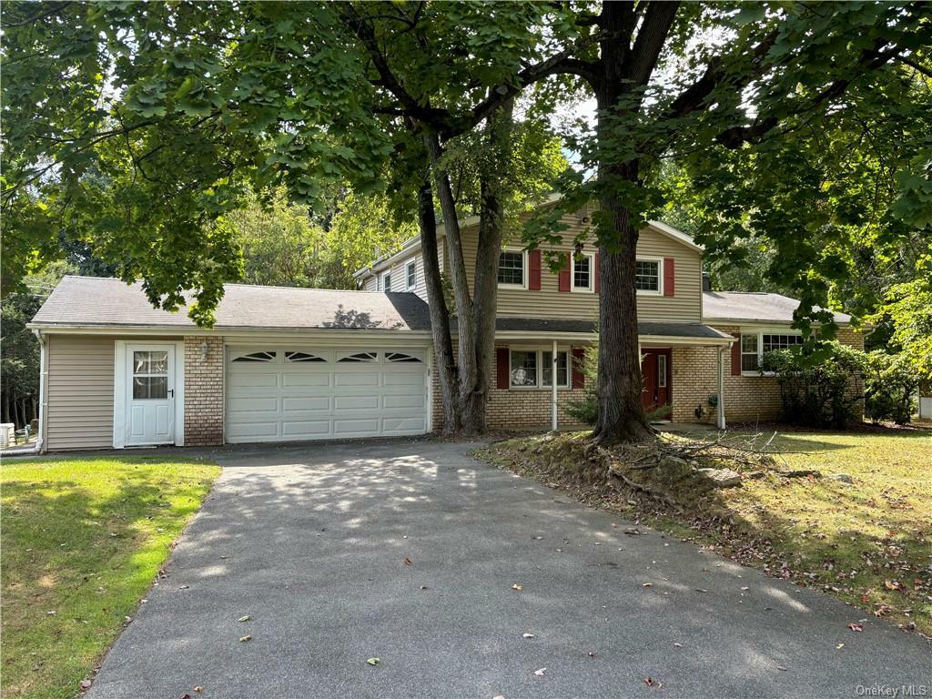 Property Photo:  6 Redwood Lane  NY 12590 