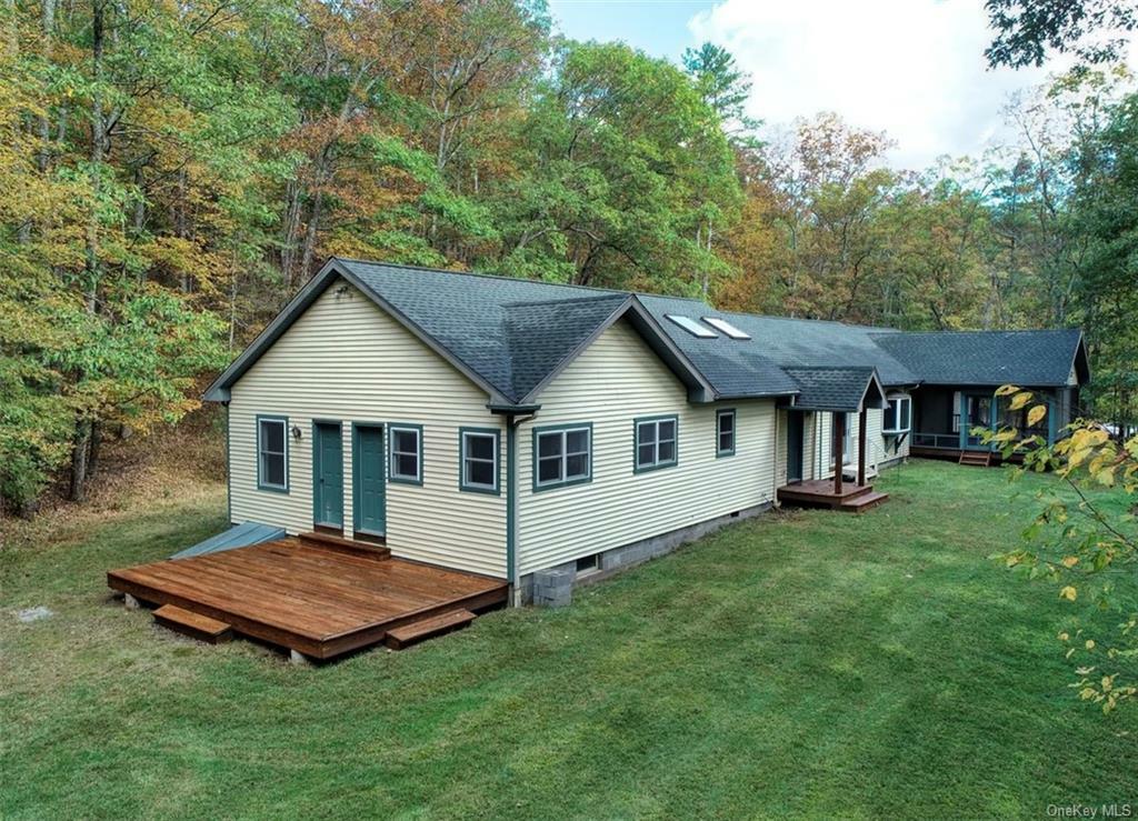 Property Photo:  5 Boggs Hill Road  NY 12498 