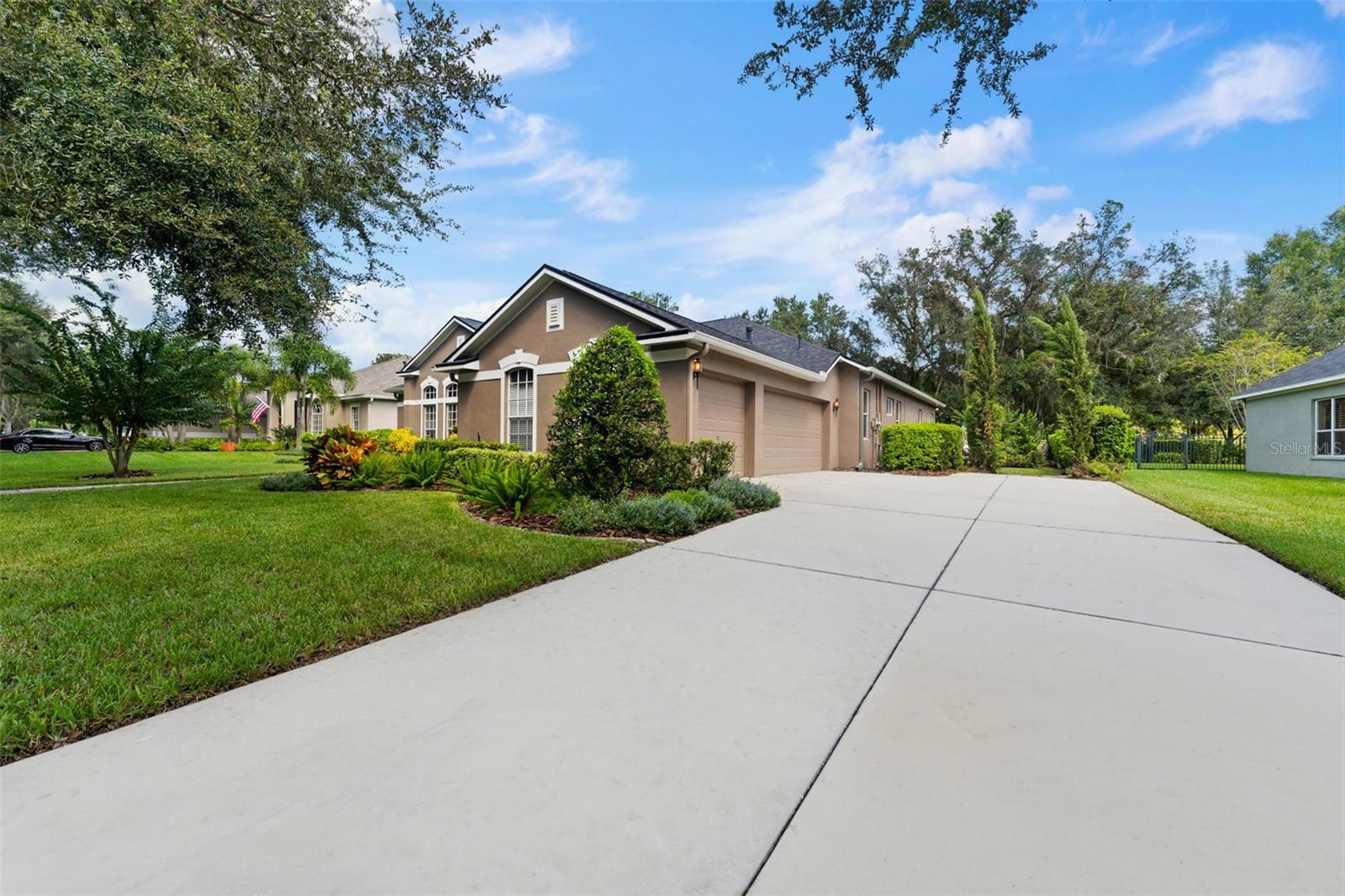 Property Photo: 15212 Kestrelrise Drive FL 33547
