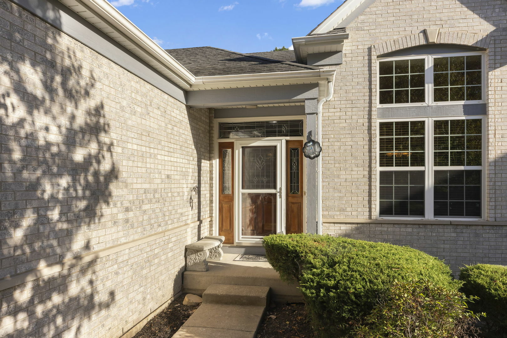 Property Photo:  1327 Dorr Drive  IL 60554 