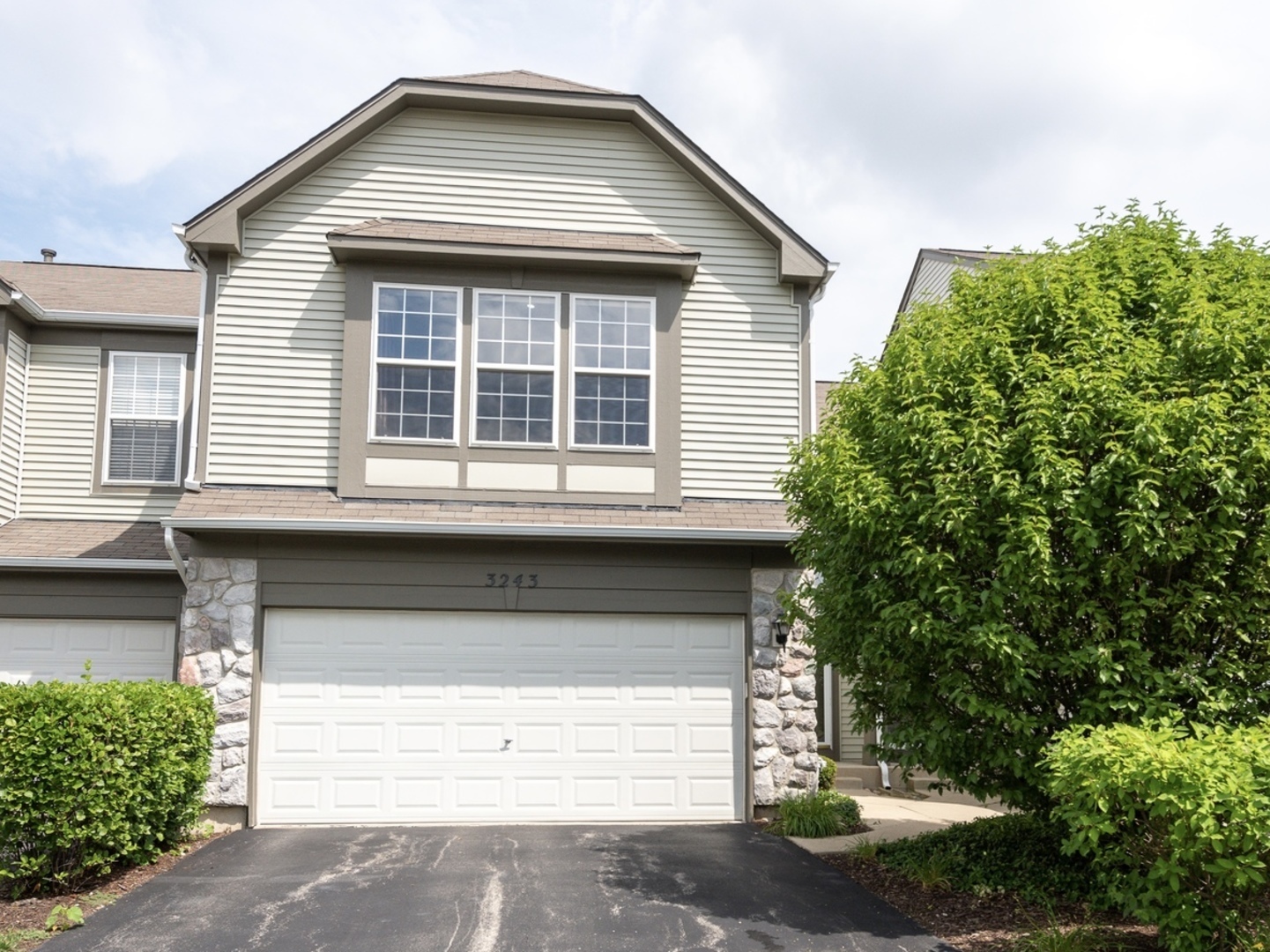 Property Photo:  3243 Pennsbury Court 3243  IL 60502 