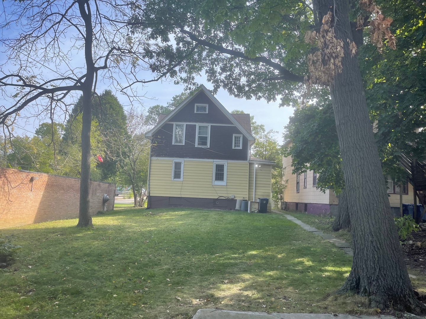 Property Photo:  584 S McAlister Avenue  IL 60085 