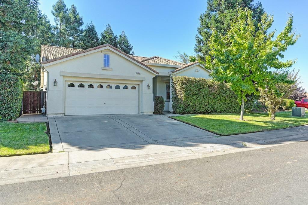 Property Photo:  221 Odell Cir  CA 95835 