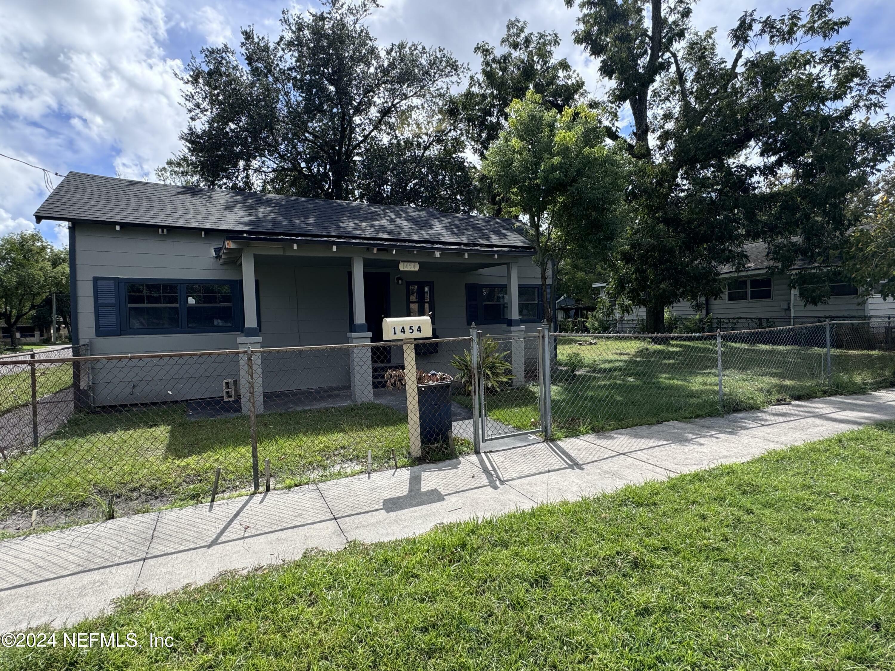 Property Photo: 1454 W 6th Street FL 32209