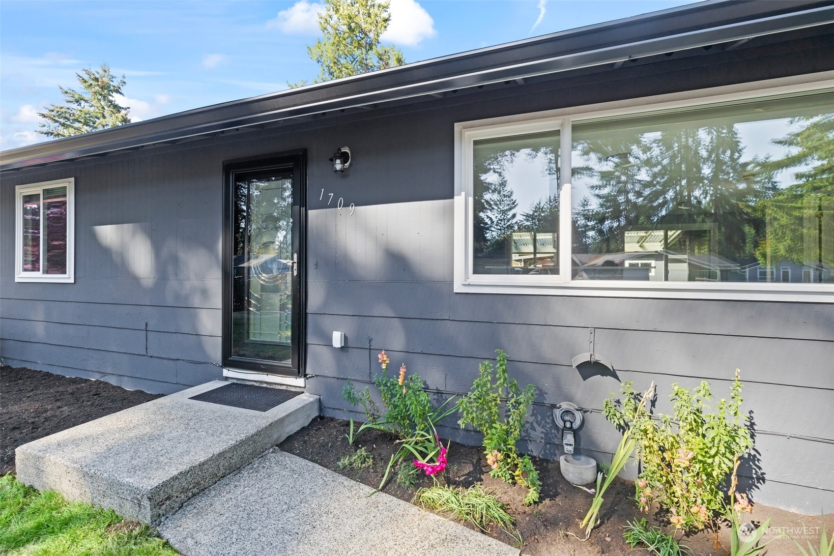 Property Photo:  1709 165th Street Ct E  WA 98387 