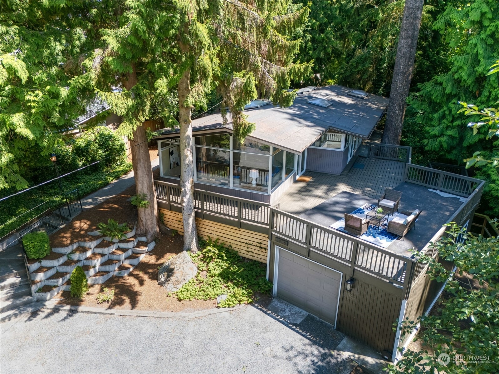 Property Photo:  8008 Talbot Road  WA 98026 