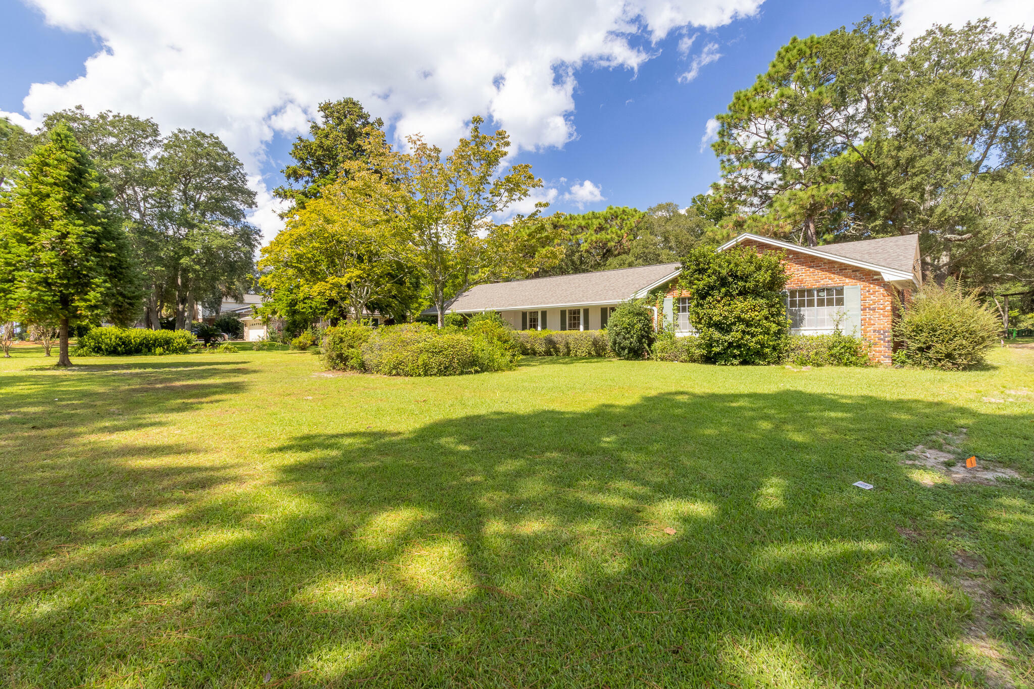 Property Photo:  129 Country Club Rd Road  FL 32579 