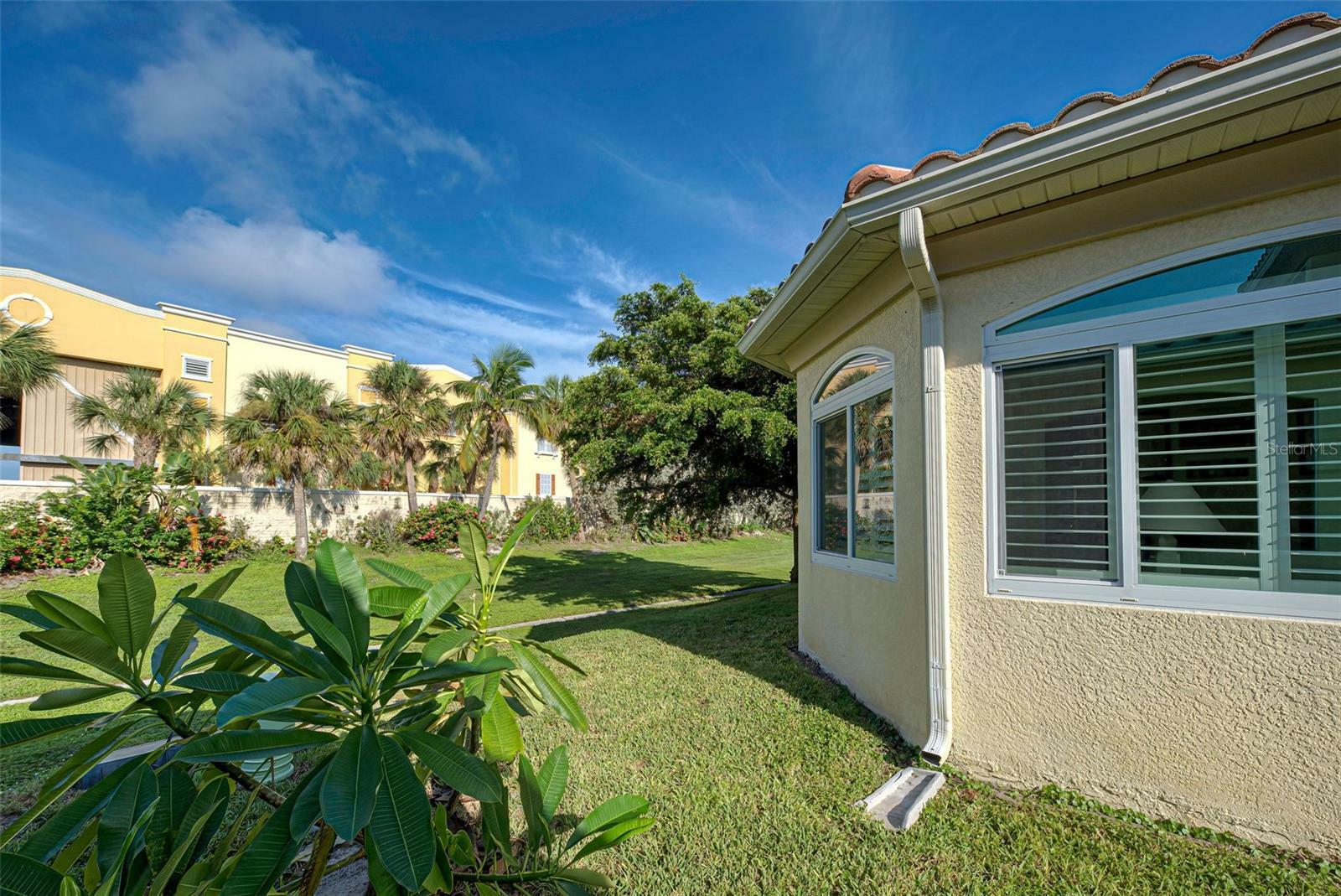 Property Photo:  1152 Beachcomber Court 15  FL 34229 