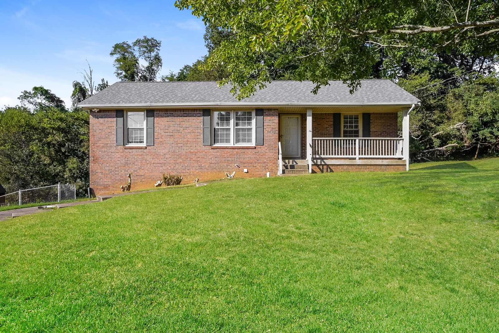 Property Photo:  613 Cayce Dr  TN 37042 