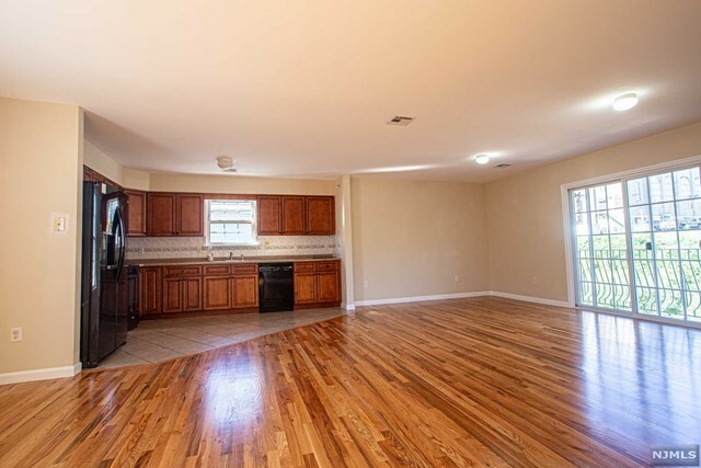 Property Photo:  90-92 W Kinney Street Unit 3  NJ 07102 