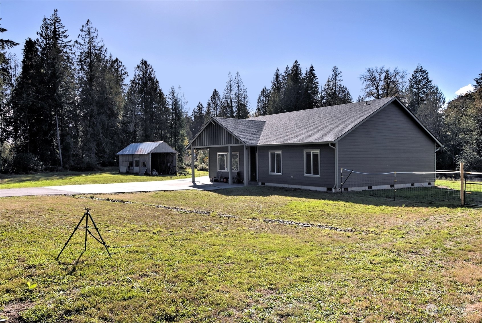 Property Photo:  690 E Stadium Beach Road W  WA 98546 