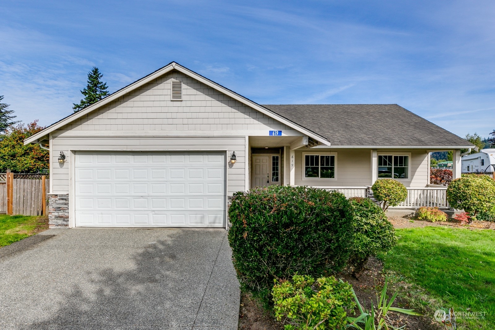 Property Photo:  619 Hamlin Place  WA 98233 