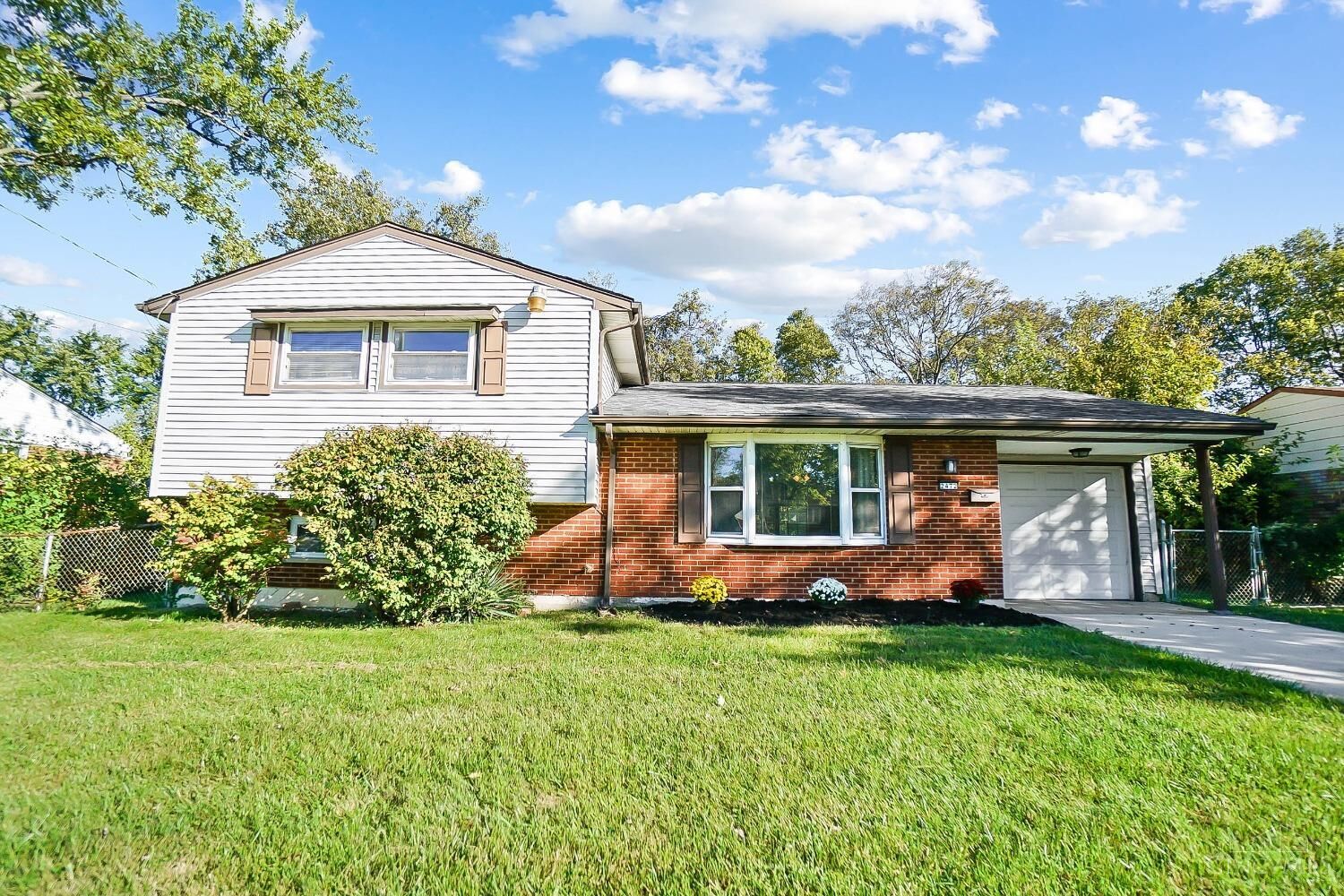 Property Photo: 2472 Bracebridge Drive OH 45231