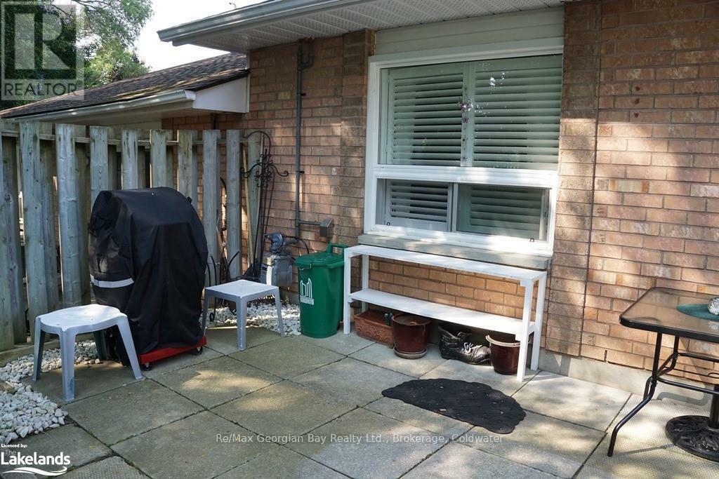 Property Photo:  696 King Street 102  ON L4R 5B8 