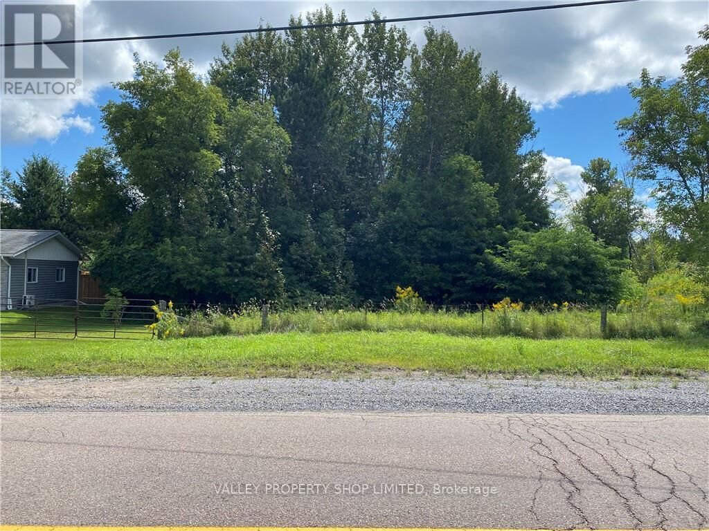 Property Photo:  650 Stafford Street  ON K8A 6V2 