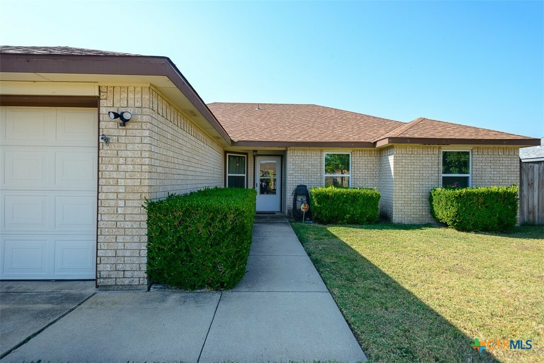 Property Photo:  812 James Loop  TX 76542 