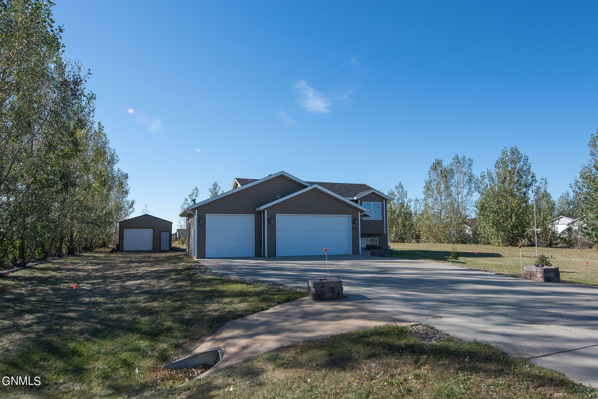 Property Photo:  5401 Woodrow Drive  ND 58504 