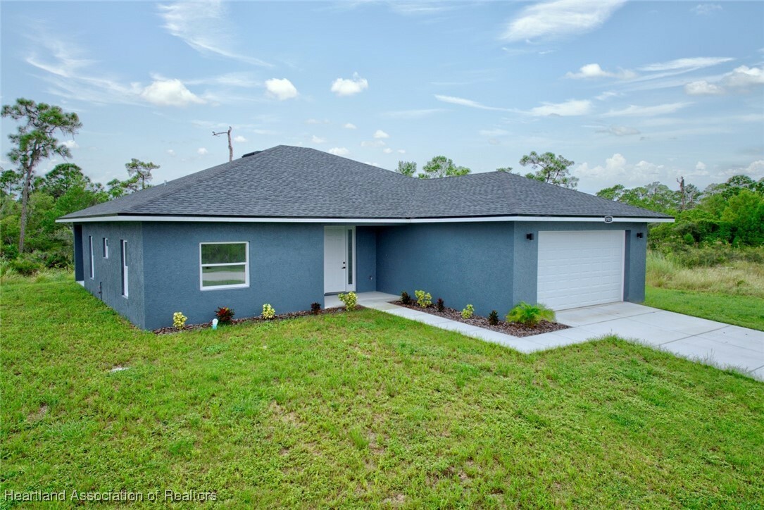 Property Photo:  1921 Alan Street  FL 33875 