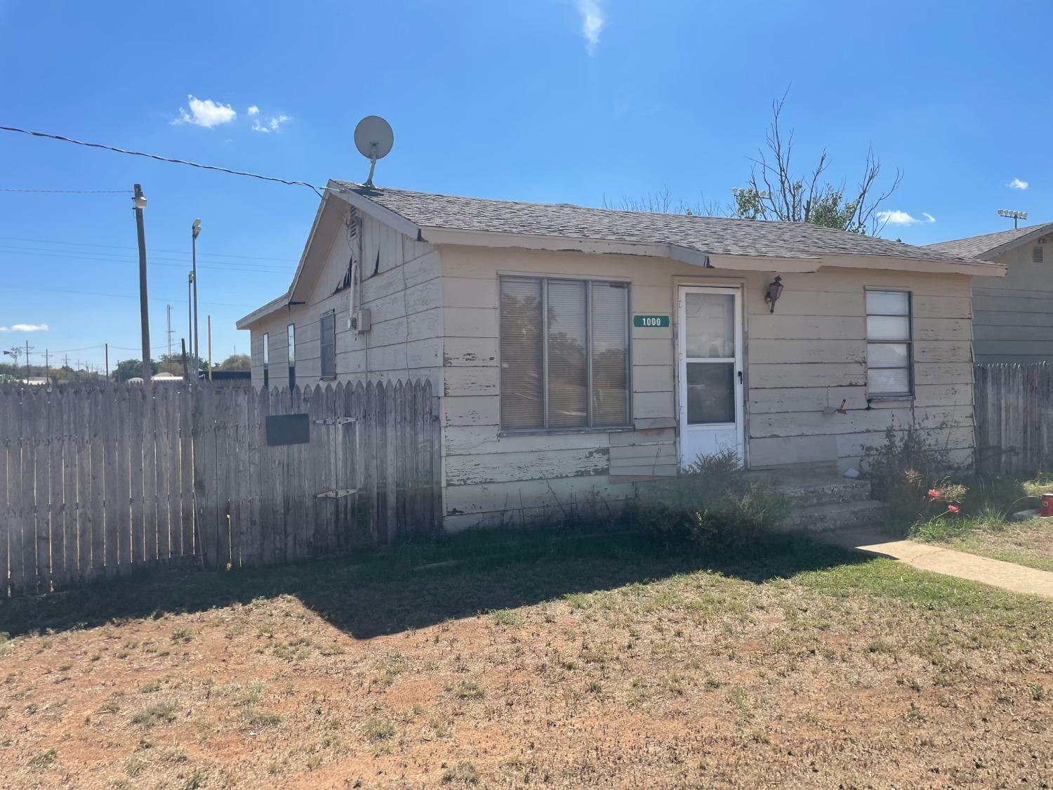 1000 W Hale Street  Slaton TX 79364 photo