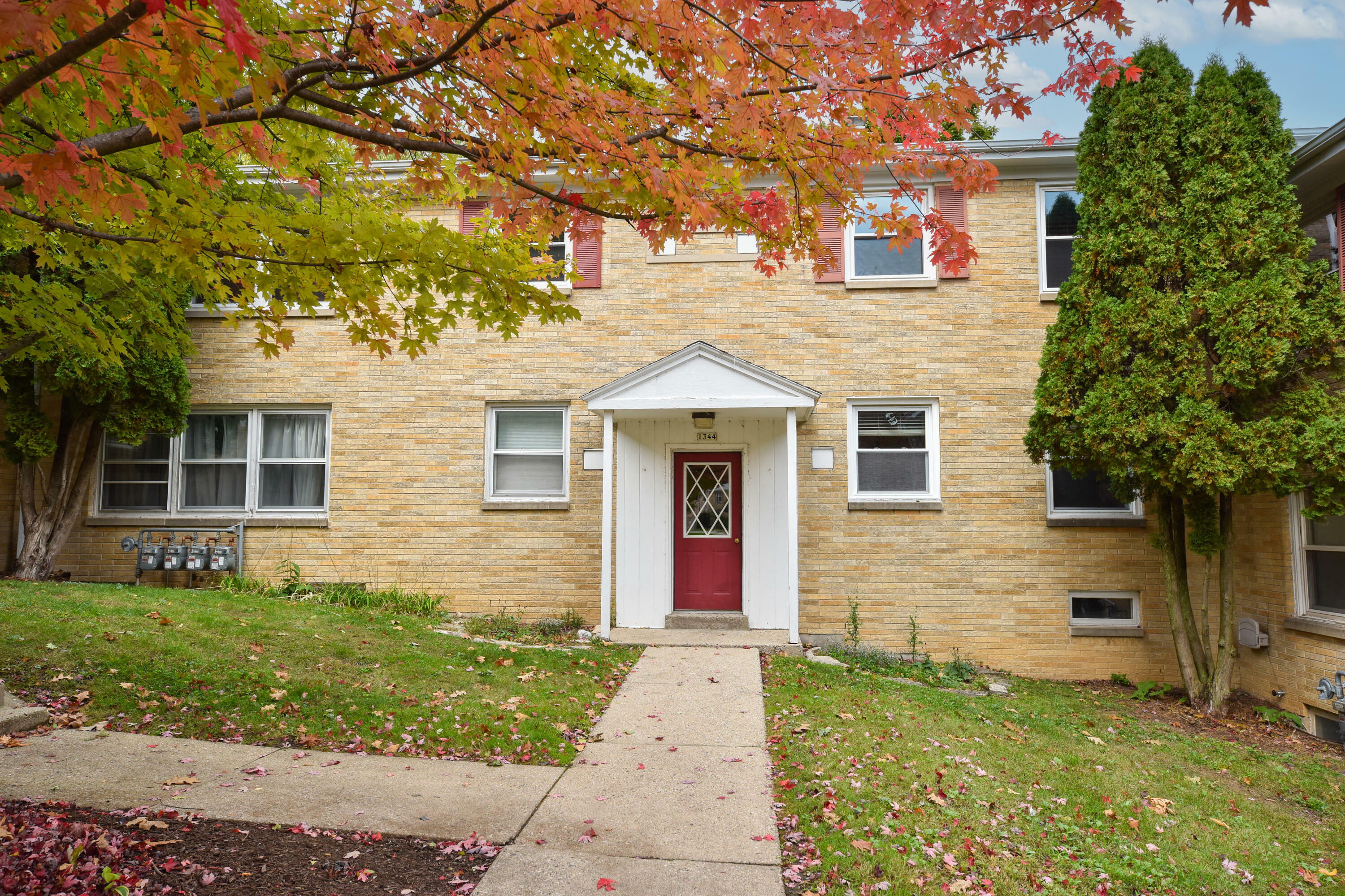 Property Photo:  1344 E Randolph Ct B  WI 53212 