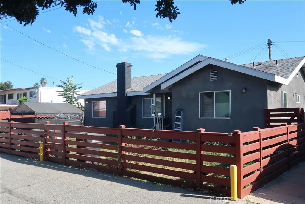 Property Photo: 1140 1/2 S Greenwood Ave CA 90640
