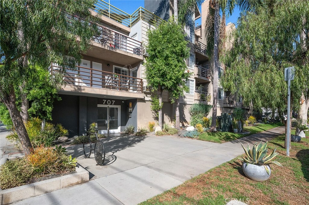 Property Photo:  707 W 4th Street 1  CA 90802 