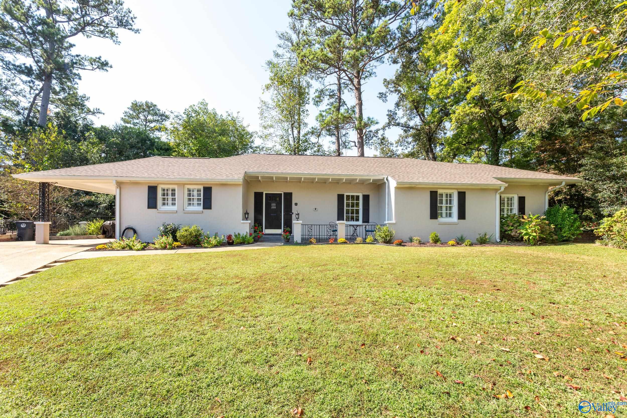 Property Photo: 220 Argyle Circle AL 35901