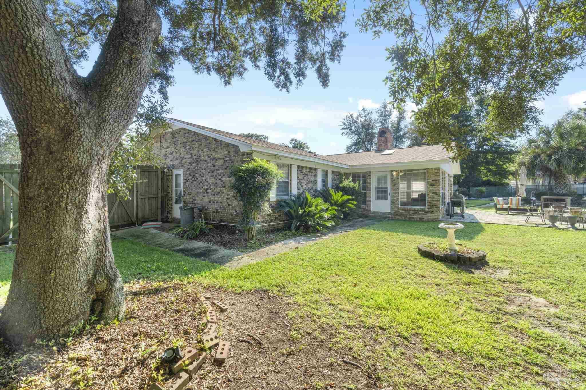 Property Photo:  4253 Croydon Rd  FL 32514 