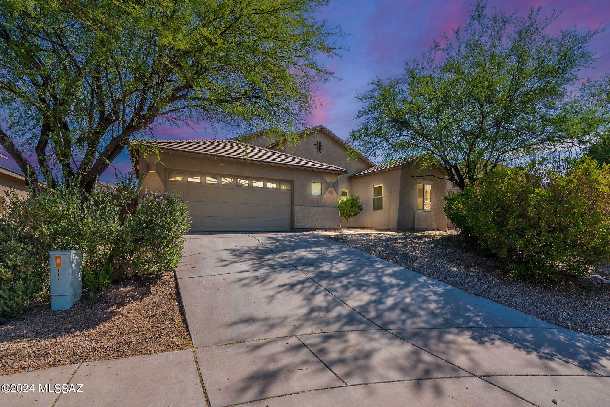 Property Photo:  1053 S Seldon Place  AZ 85641 