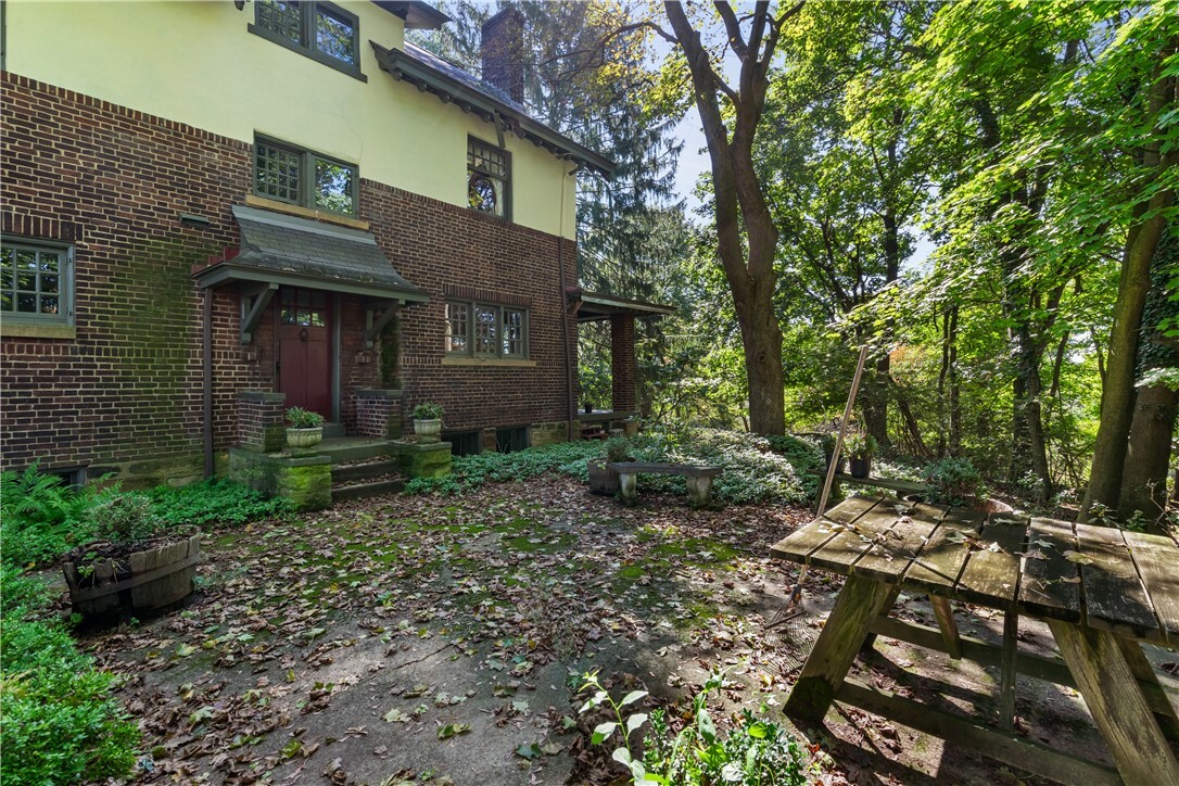 Property Photo:  9345 Highland Road  PA 15237 