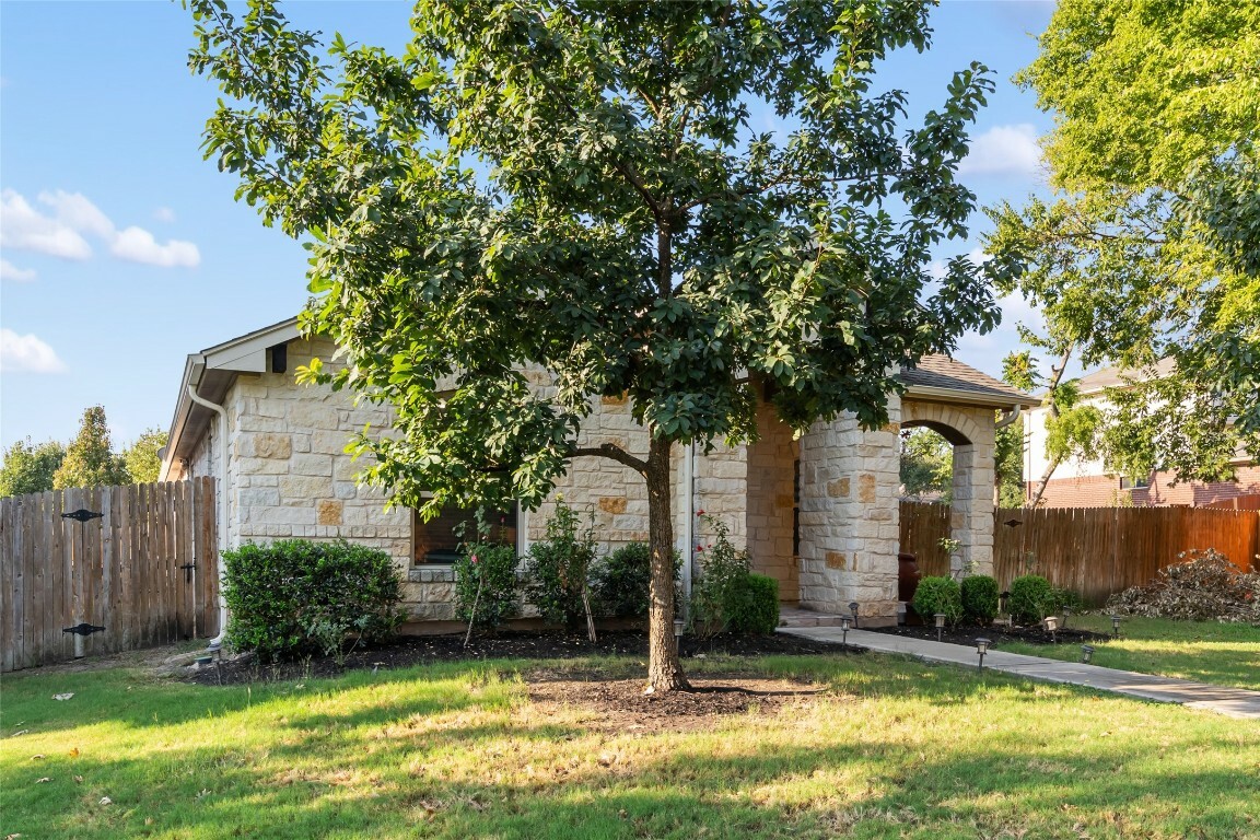 Property Photo:  620 Allens Creek Way  TX 78664 