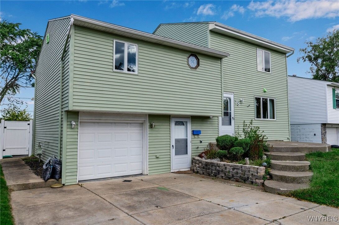 Property Photo:  28 W Rouen Drive  NY 14227 