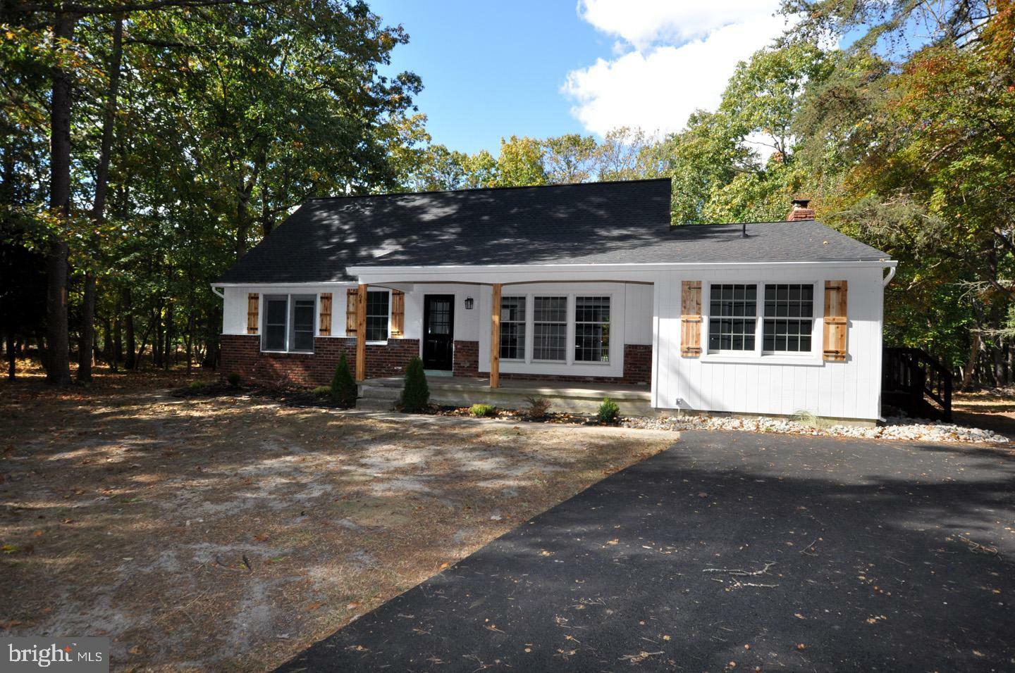 Property Photo:  61 Red Oak Drive  NJ 08088 