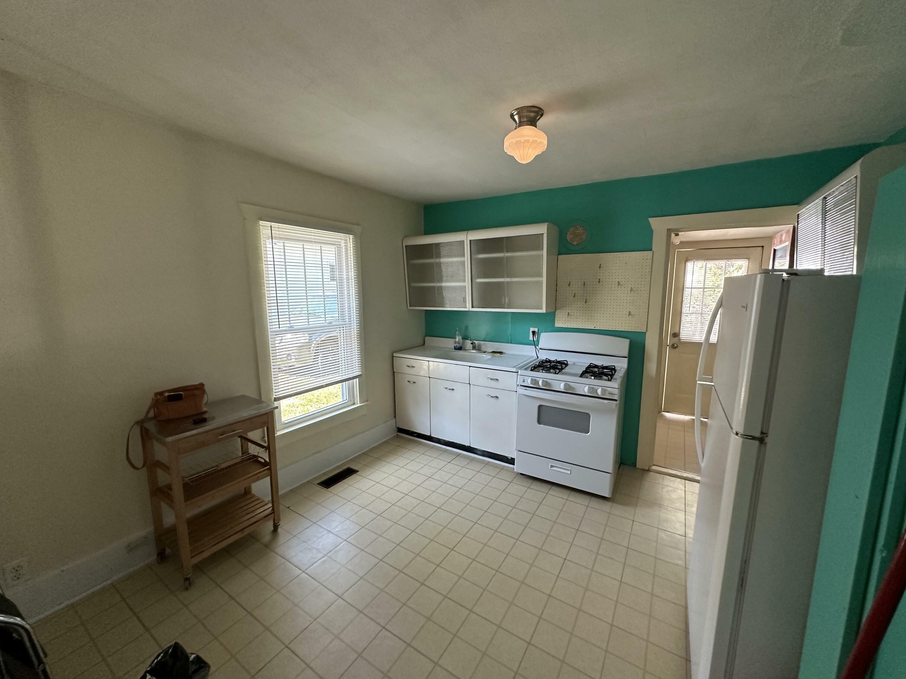 Property Photo:  711 Fairview Ave  MO 65201 