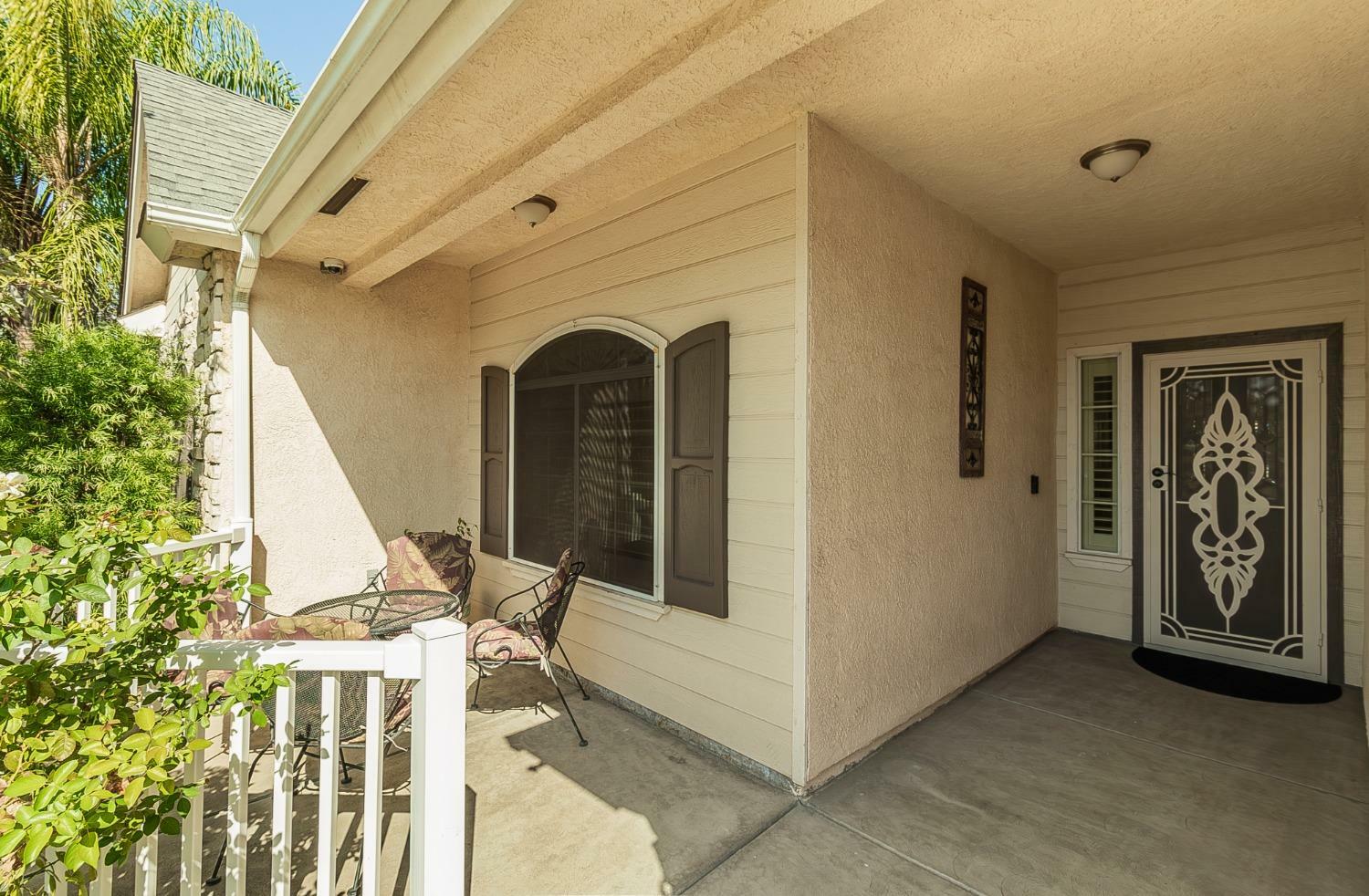 Property Photo:  306 S Apricot Avenue  CA 93727 