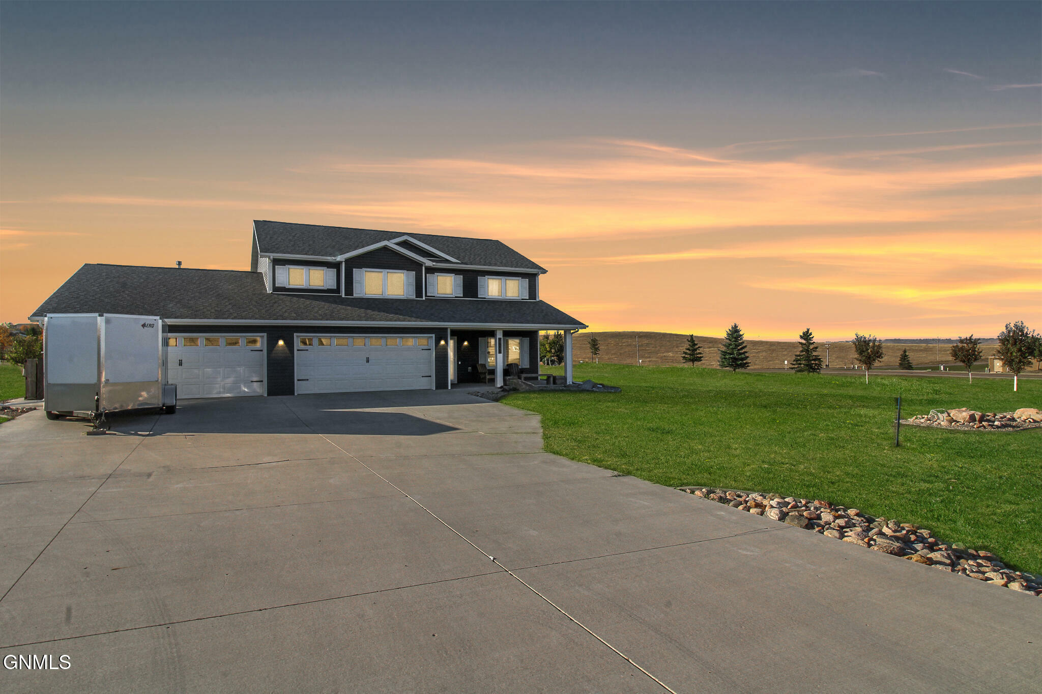 Property Photo:  2721 Nicklaus Drive  ND 58503 