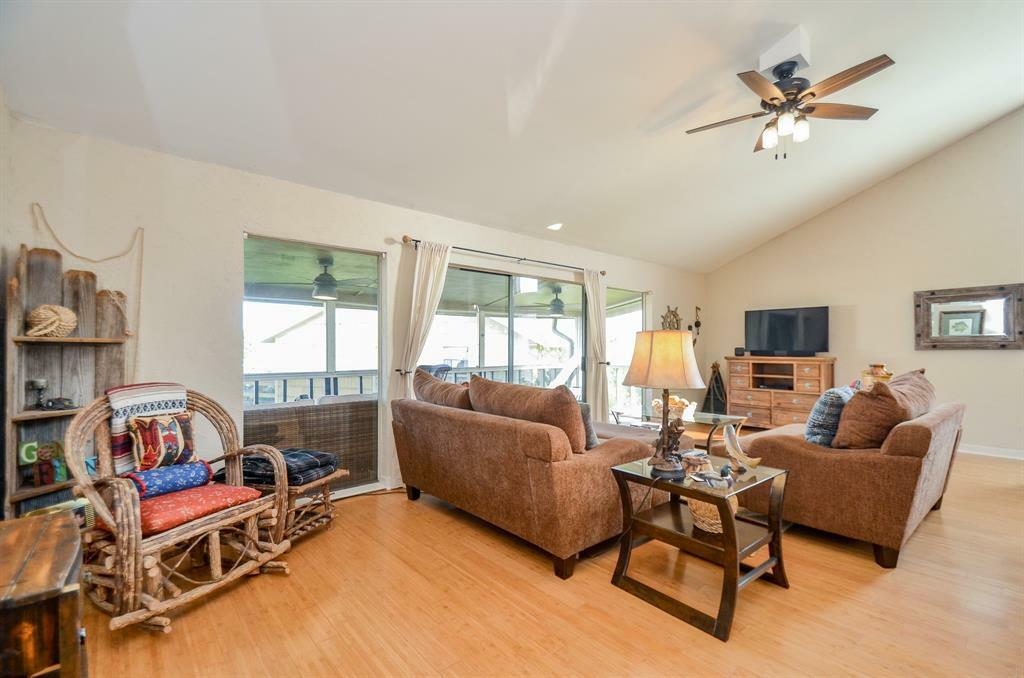 Property Photo: 104 April Point Drive TX 77356