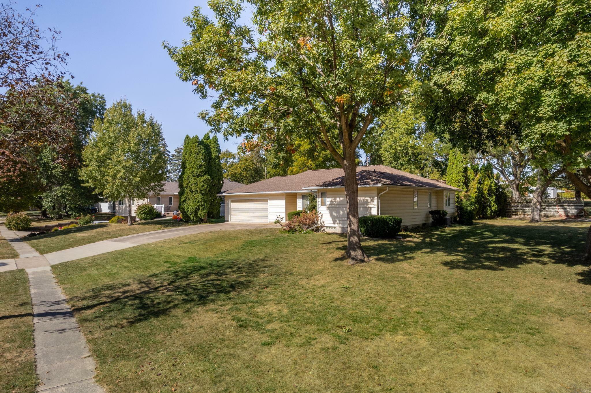 Property Photo:  2312 Primrose Drive  IA 50613 