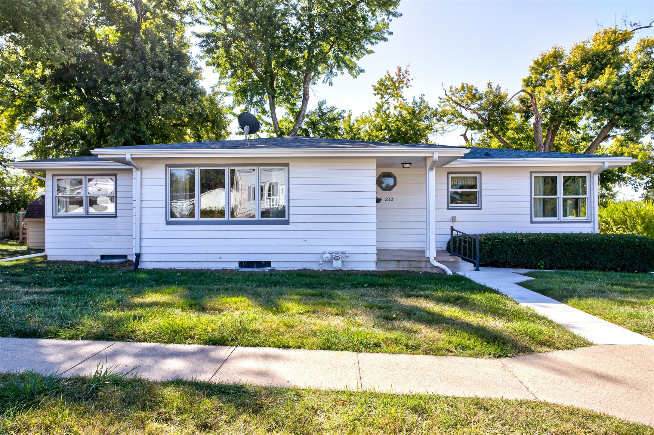 Property Photo:  212 E 21st Street  IA 50156 