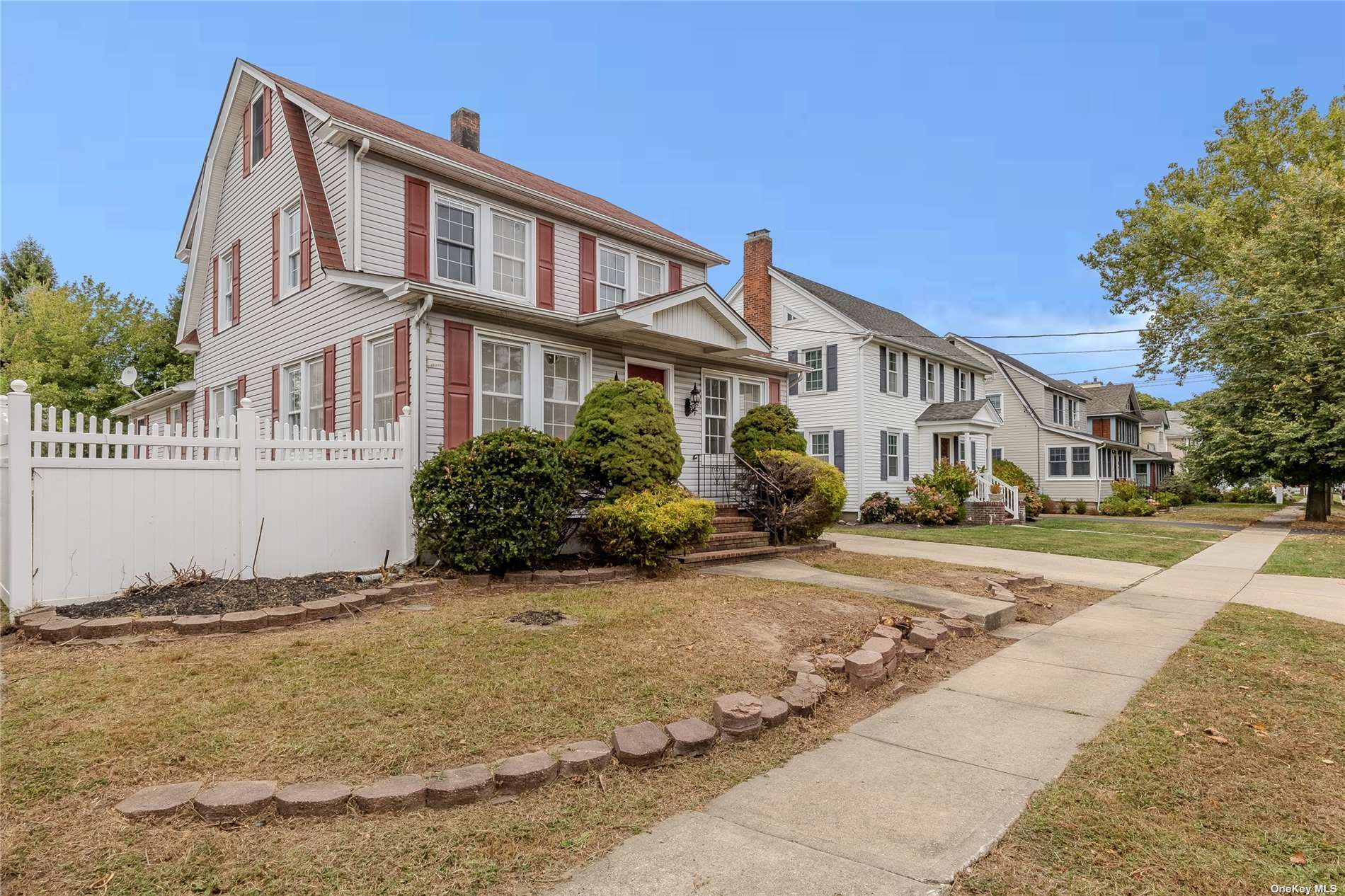 Property Photo:  25 Ketewamoke Avenue  NY 11702 