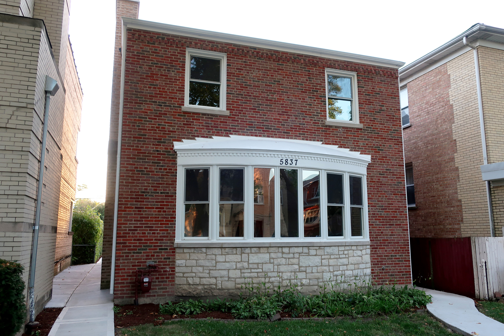 Property Photo:  5837 N Spaulding Avenue  IL 60659 