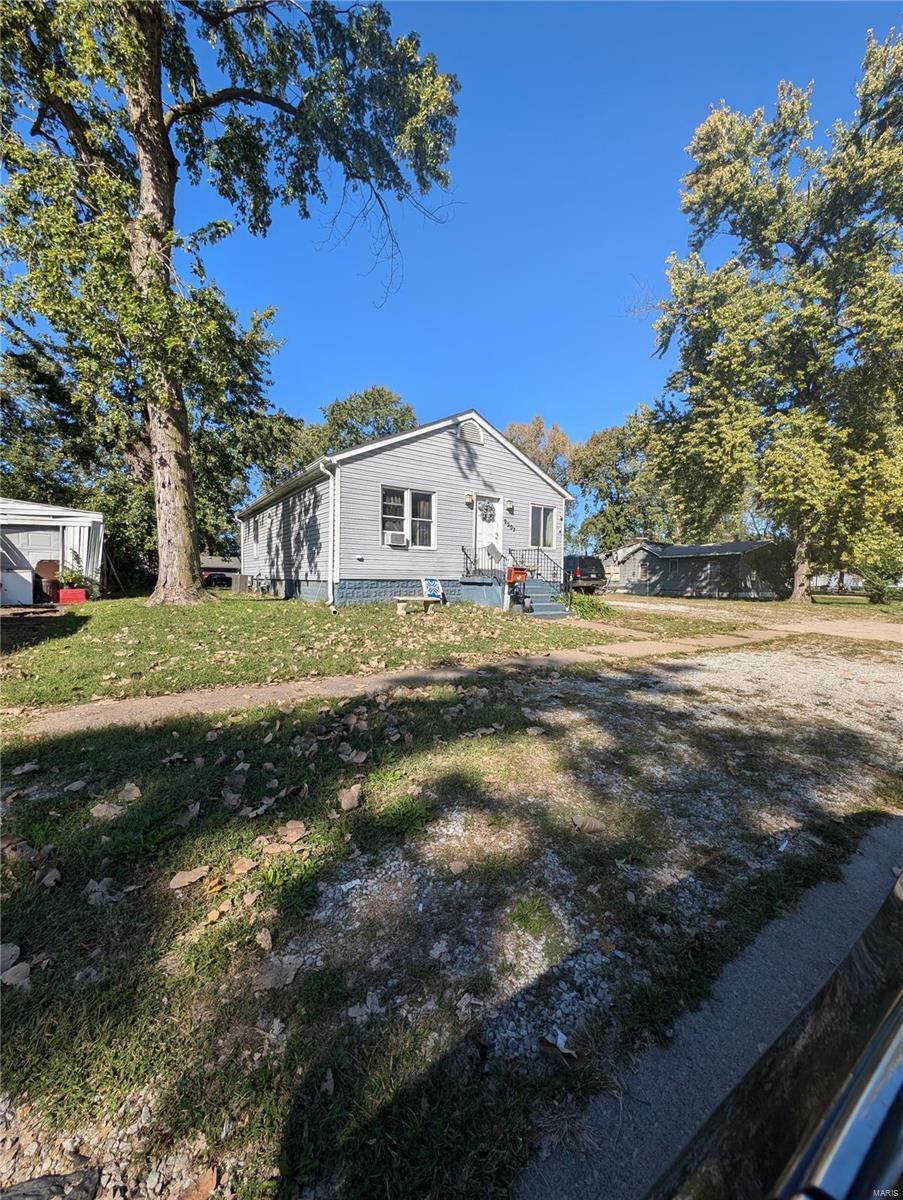 Property Photo:  2207 Edna Street  IL 62040 