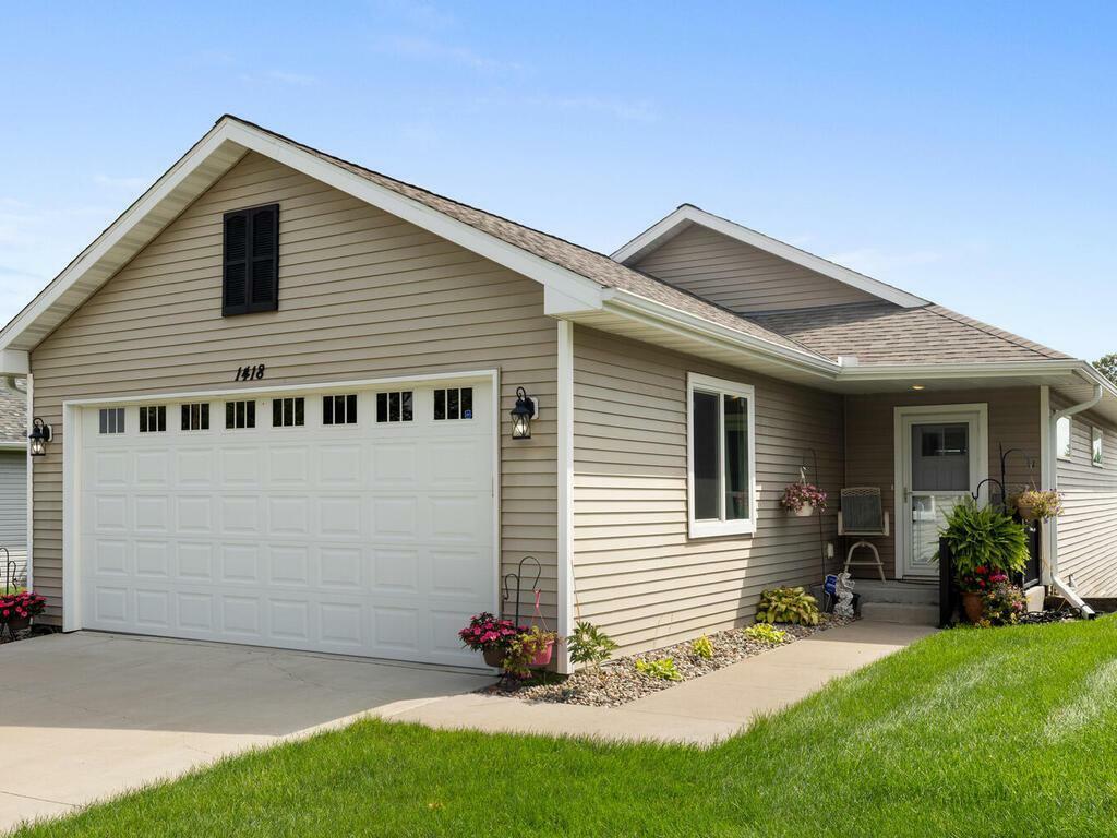 Property Photo:  1418 Carl Way  MN 55313 