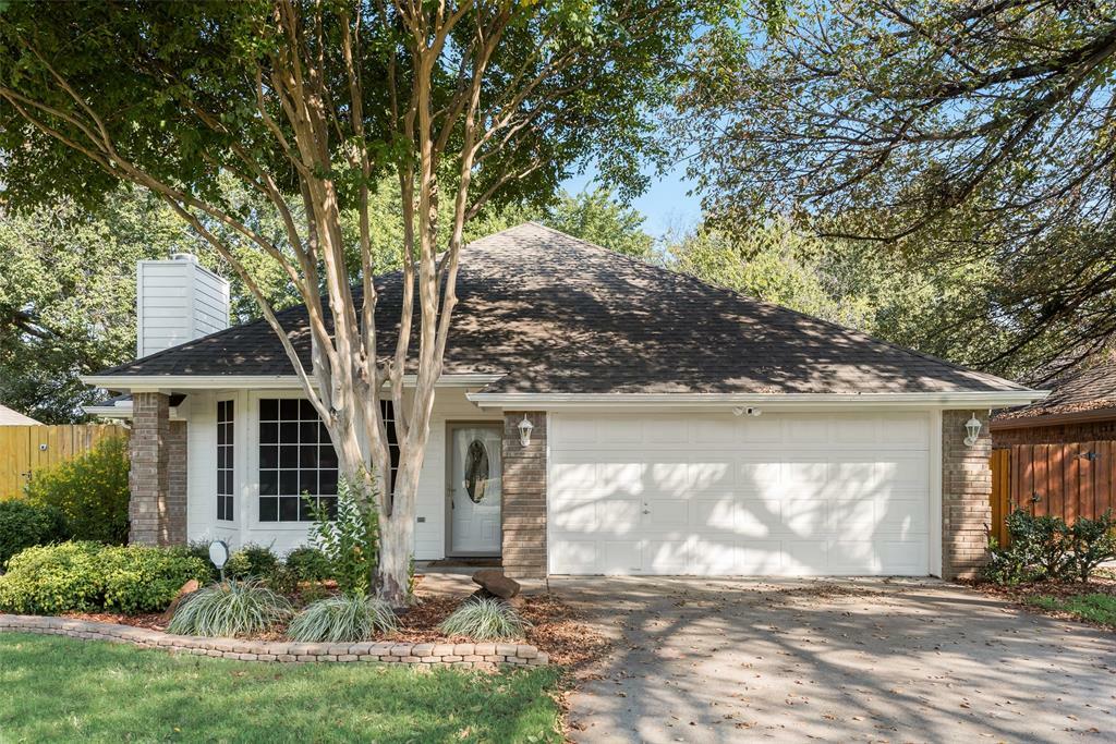 Property Photo:  605 Chateau Court  TX 76209 