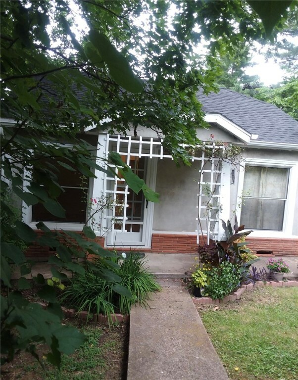 Property Photo:  503 E Walnut Street  AR 72756 