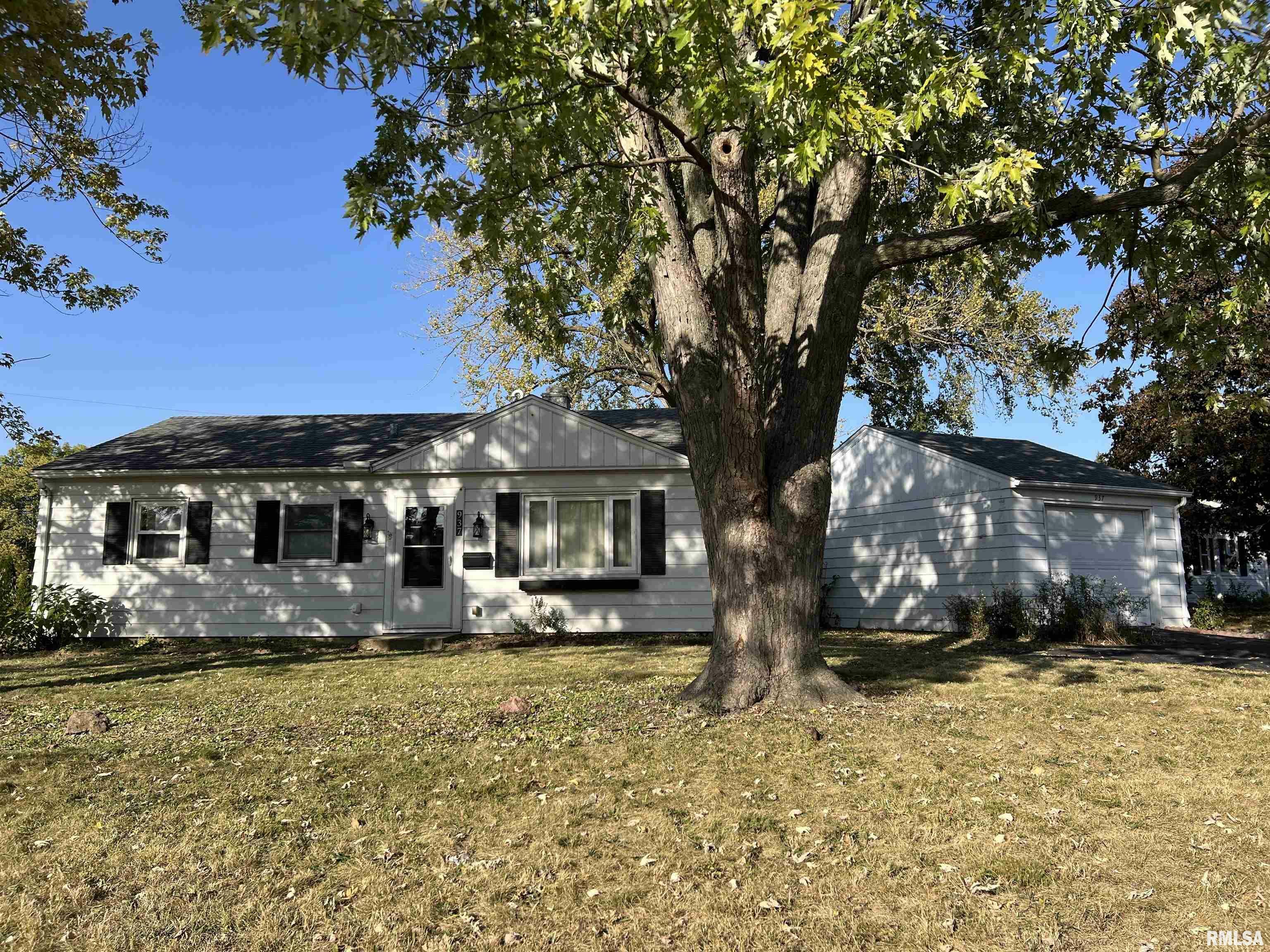 Property Photo:  937 W Willow Lane  IL 61614 