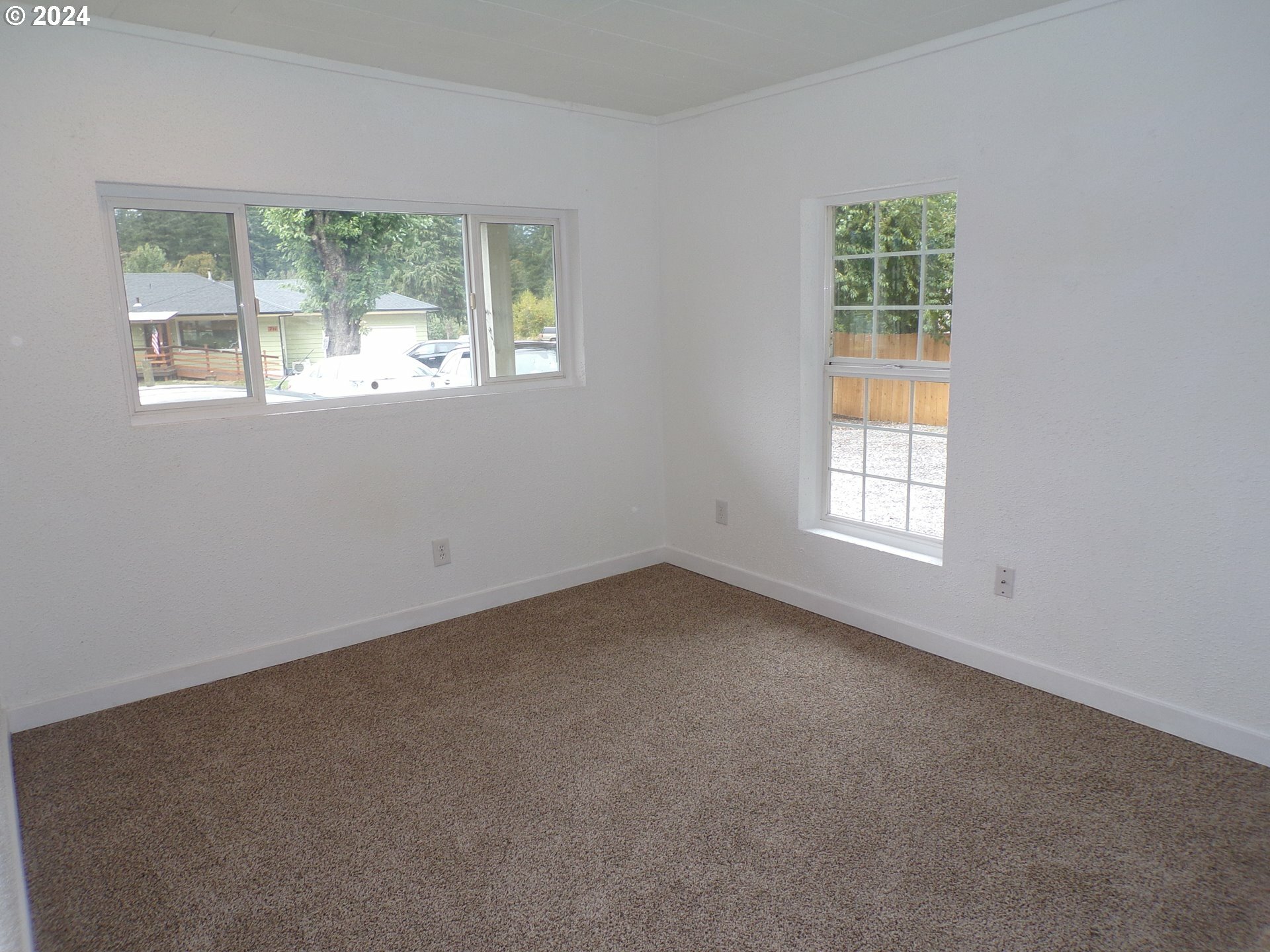 Property Photo:  730 SE Forest Ln  OR 97014 