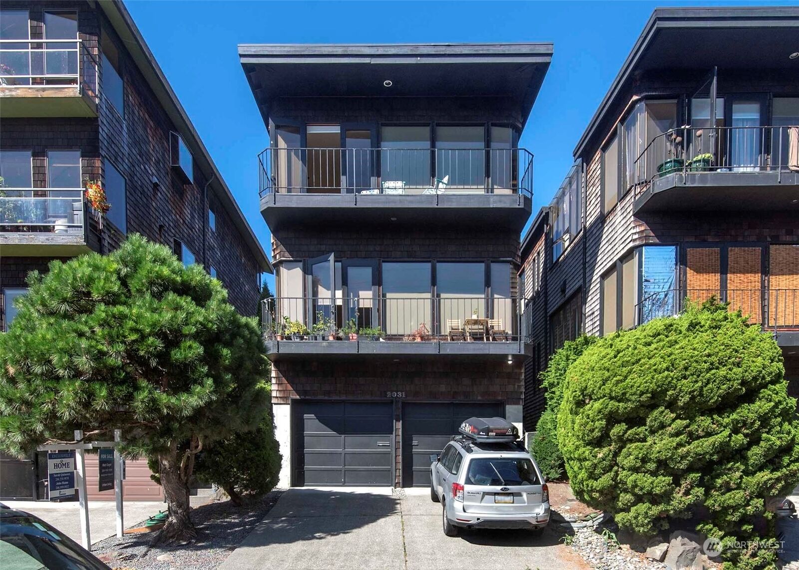 Property Photo:  2031  Waverly Place N  WA 98109 